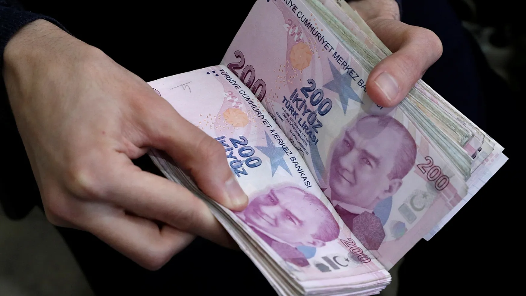 200 TL 6,5  Dolar Etmiyor Türk Lirası Eriyor