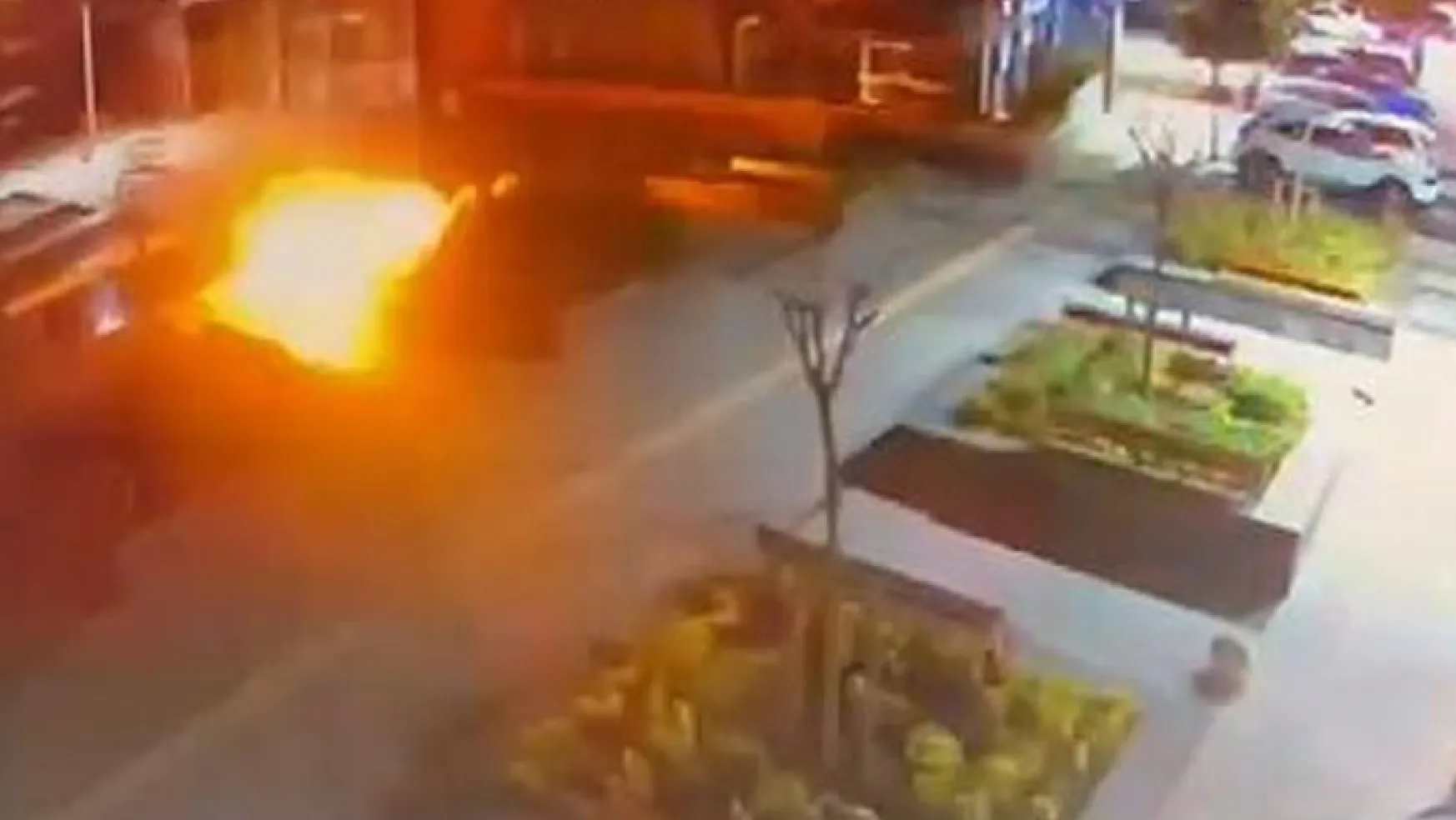 Başakşehir'de iş yerlerinin önüne el bombası atıldı