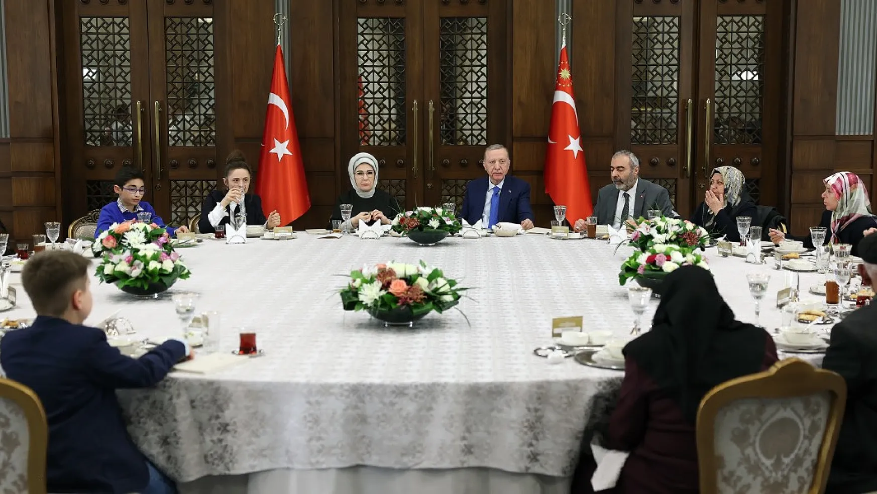Cumhurbaşkanı Erdoğan, İlk İftarını Şehit Aileleri İle Birlikte Yaptı