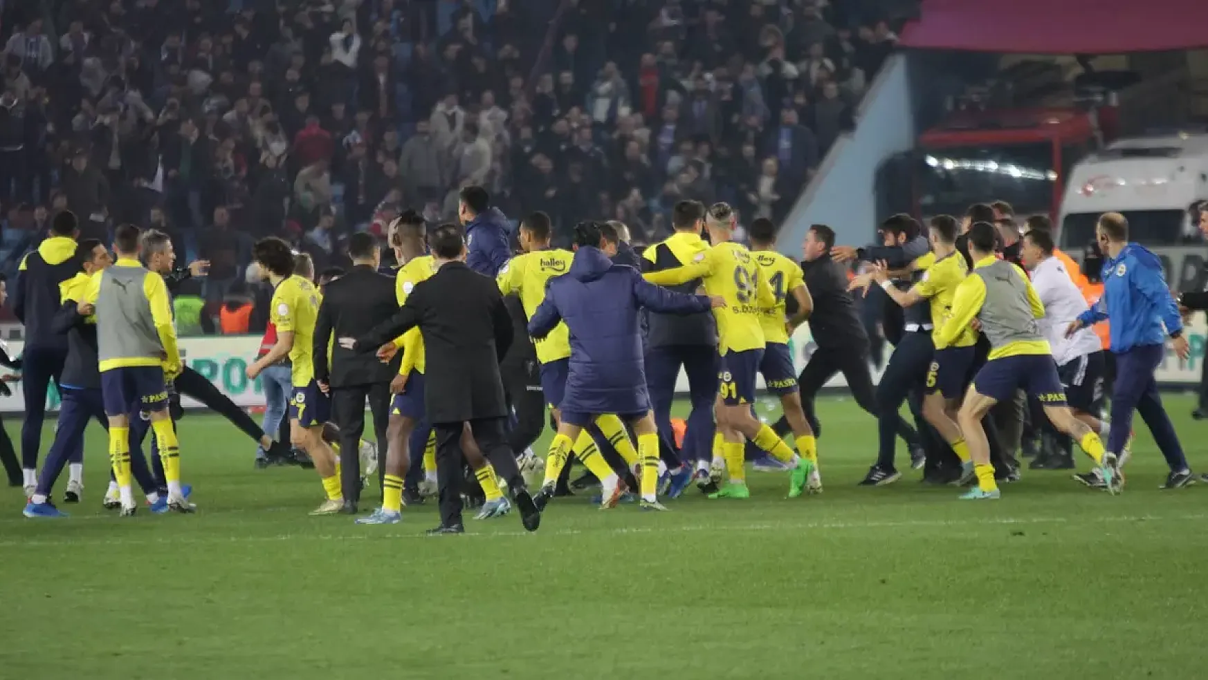 Dünya Basını Trabzonspor - Fenerbahçe Olaylı Maçına Ne Diyor?