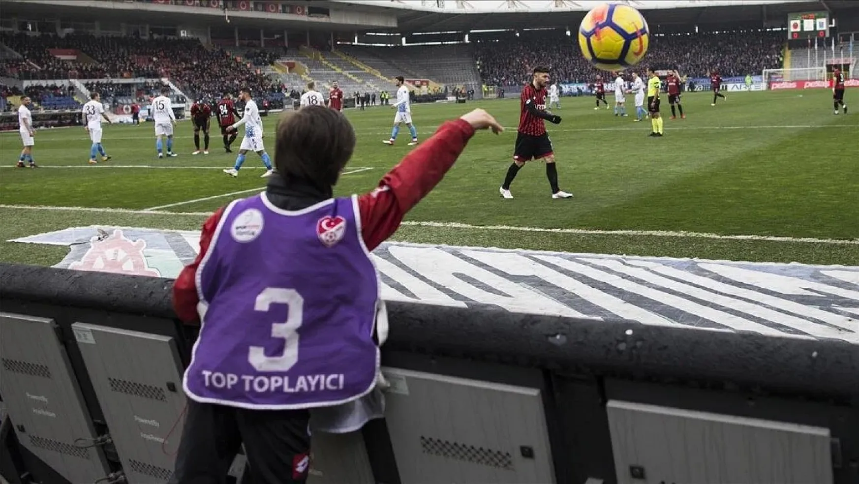 Futbolda Top Toplayıcılar Hakkında Devrim Gibi Karar