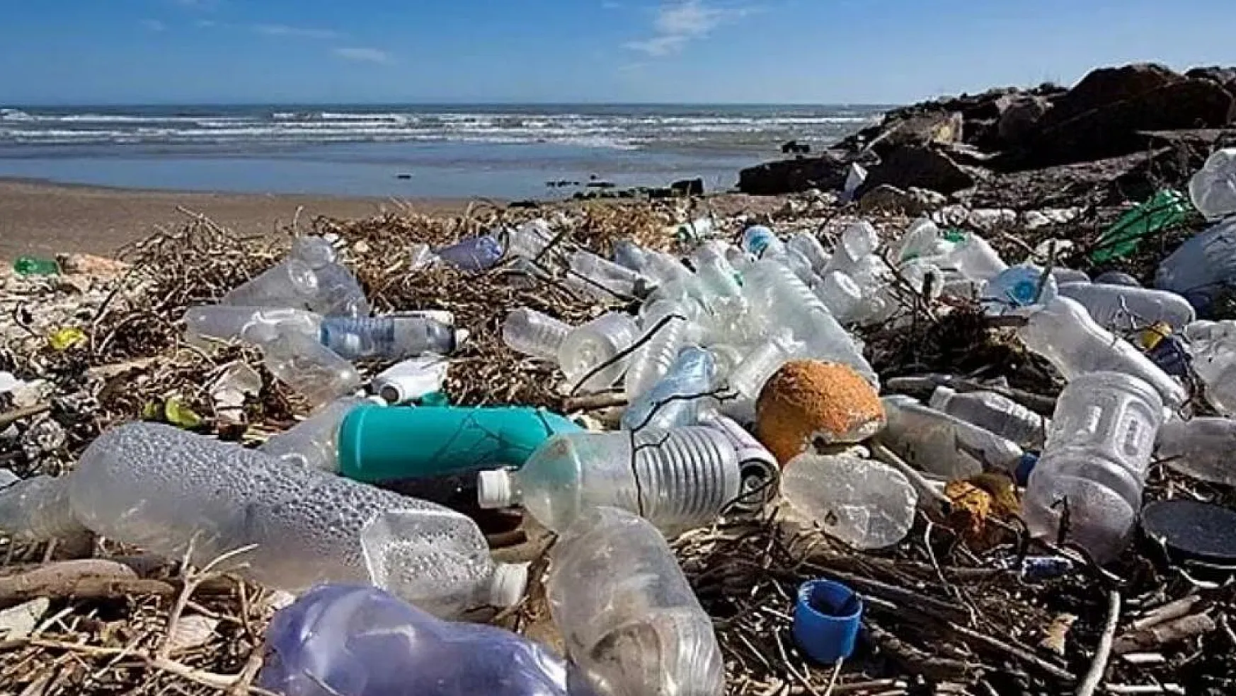 Her Gün, 2 Bin Çöp Kamyonuna Eşdeğer Plastik Sulara Atılıyor