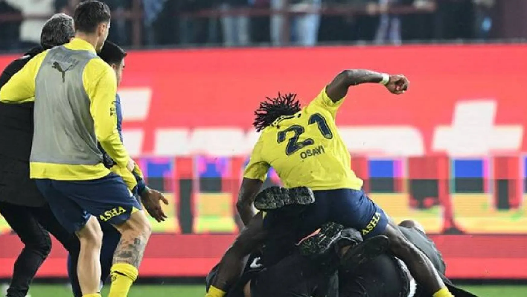 Olaylı Trabzonspor Maçı Sonrası Fenerbahçe'de 3 Oyuncu PFDK'ya Sevk Edildi