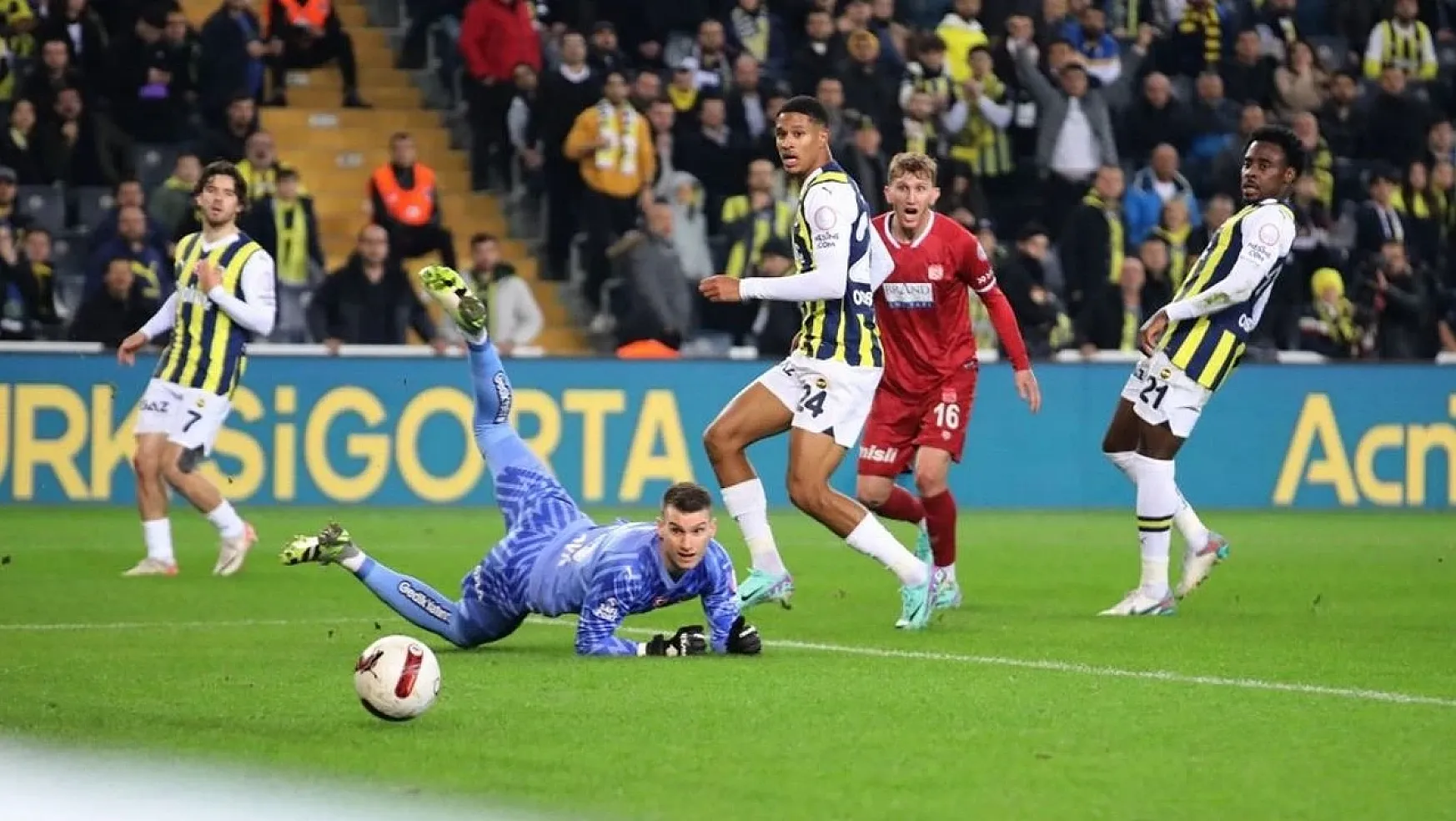 Sivasspor Fenerbahçe Maçının İlk 11'leri Belli Oldu!