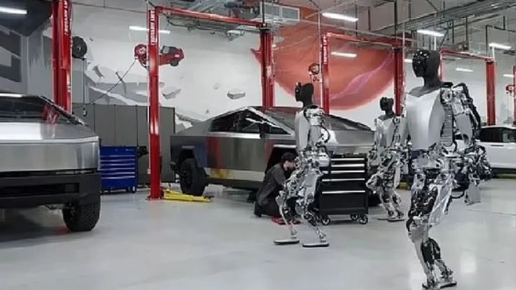 Tesla Fabrikasında Robot İşçi Faciası