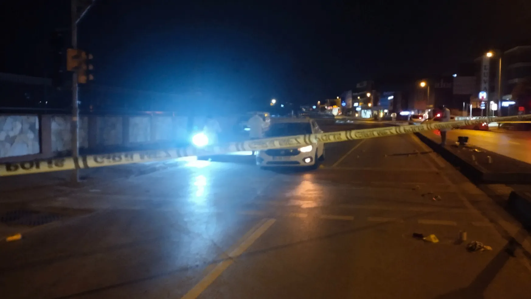 Trafik'te Terör Kırmızı Işıkta Duran Aracı Kurşunladı