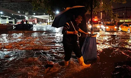 Ankara'da Etkili Olan Yağış Hayatı Felç Etti