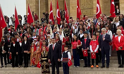 Milli Eğitim Bakanı Yusuf Tekin 23 Nisan'da Anıtkabir'i Ziyaret Etti