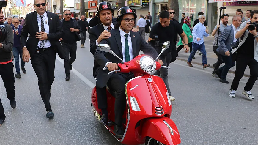 Özgür Özel Sözünü Tuttu! Kırmızı Motosikletle Şehir Turu Attı